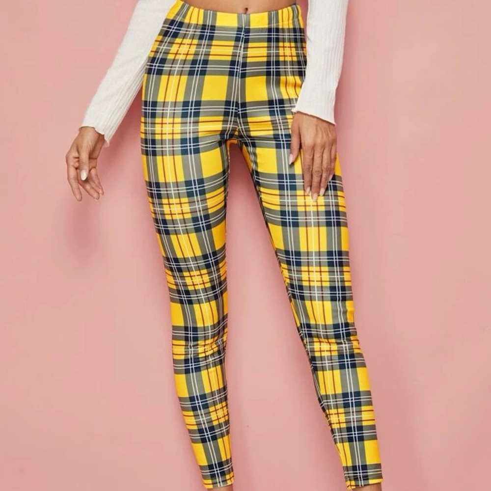 yellow and black JEGGINGS from SHEIN never worn . stretchy material